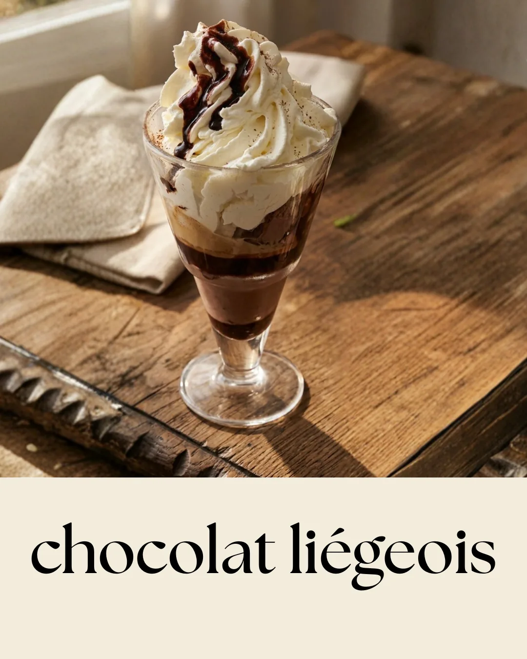 Chocolat Liégeois — chocolat, sauce chocolat, crème fouettée